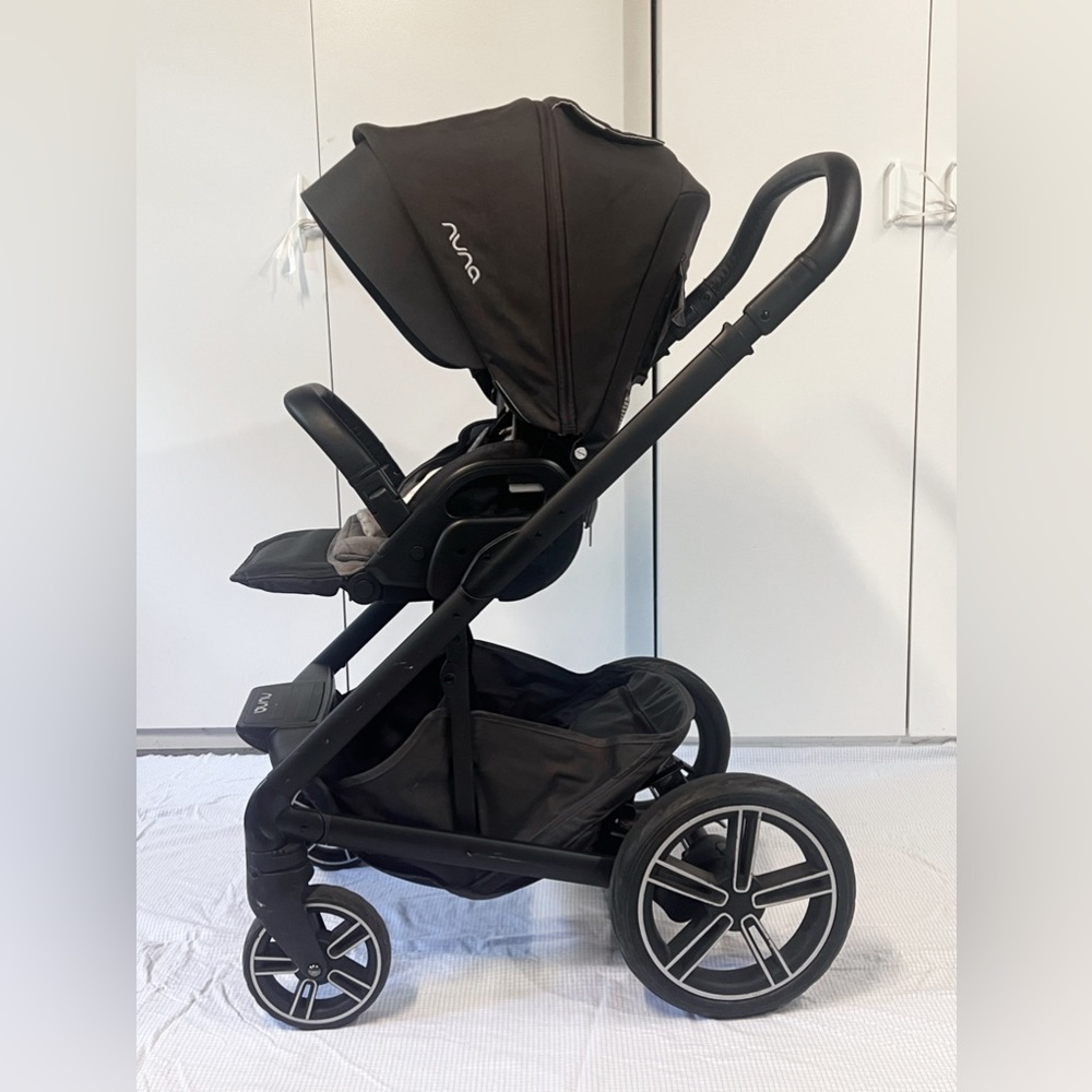 Nuna Mixx Travel System in Limited Edition Jett Collection